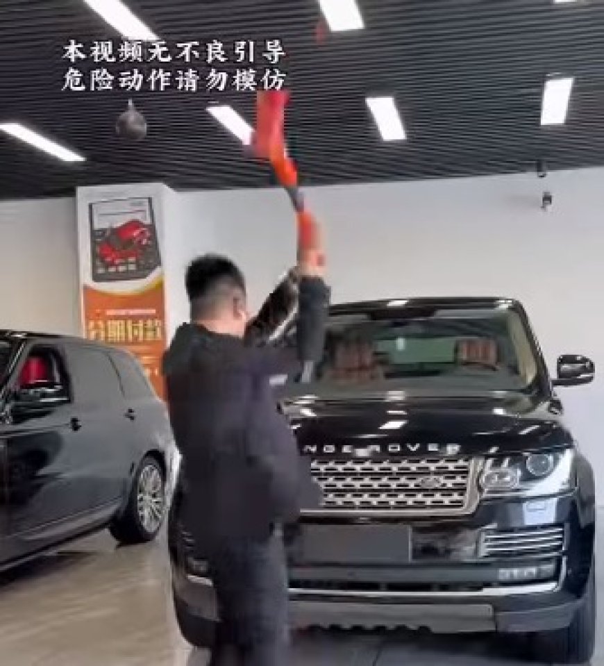 “This life no balance” – Man spotted using a strong hammer to destroy a Range Rover worth multimillion naira (Video)